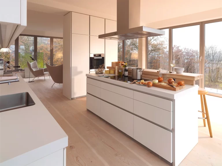 Modern Island Kitchen with Kitchen Hood, Built-in Oven, Cooker and Microwave