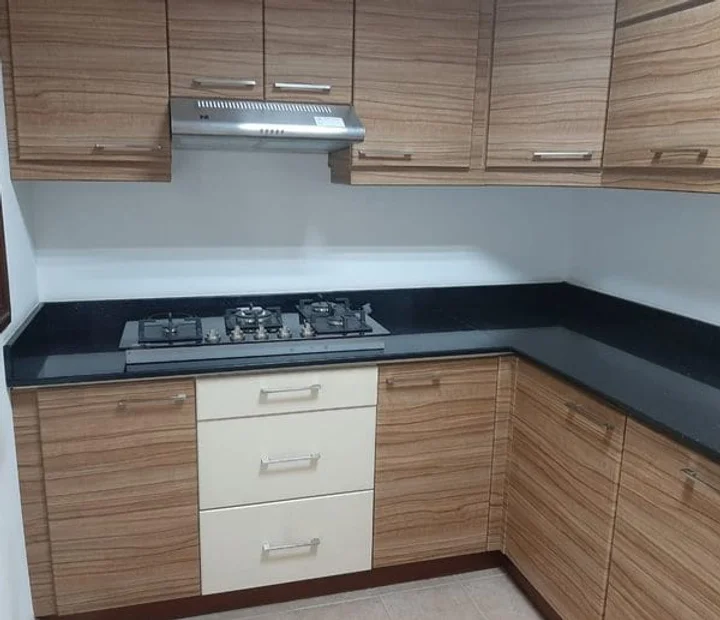 Modern Kitchen Cabinet Design with Newmatic Built in Hob and Hood