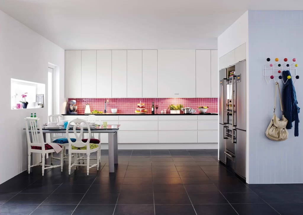 Kitchen Design with Built-in Fridge, Ovens and Kitchen Hood