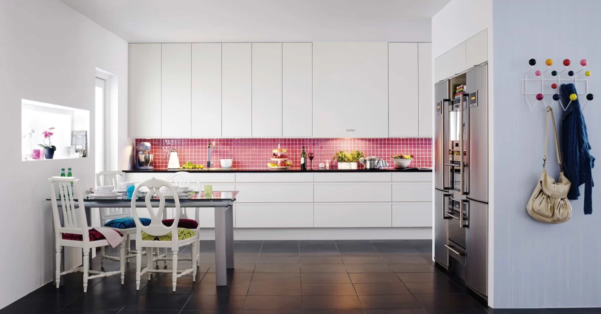 Kitchen Design with Built-in Fridge, Ovens and Kitchen Hood